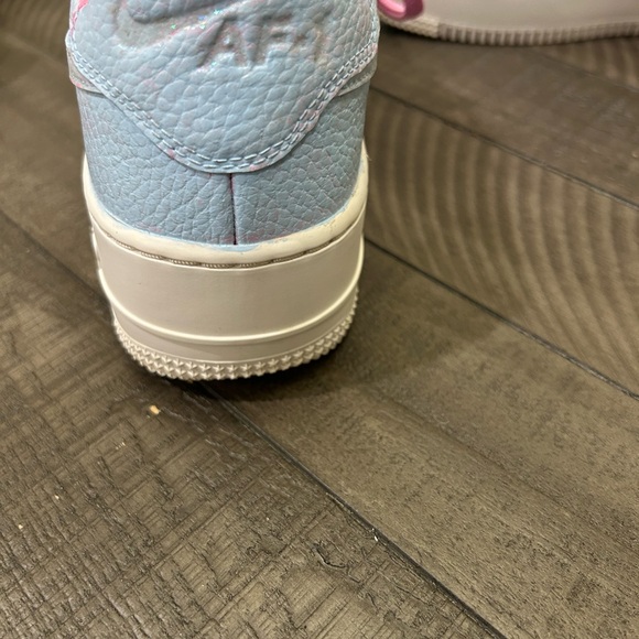 Nike Women's Air Sneakers in Pink and Light Blue - Picture 13 of 15